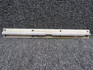 0411983-2 (WEU: 0411545-2) Cessna 150E Seat Rail Inboard LH / RH
